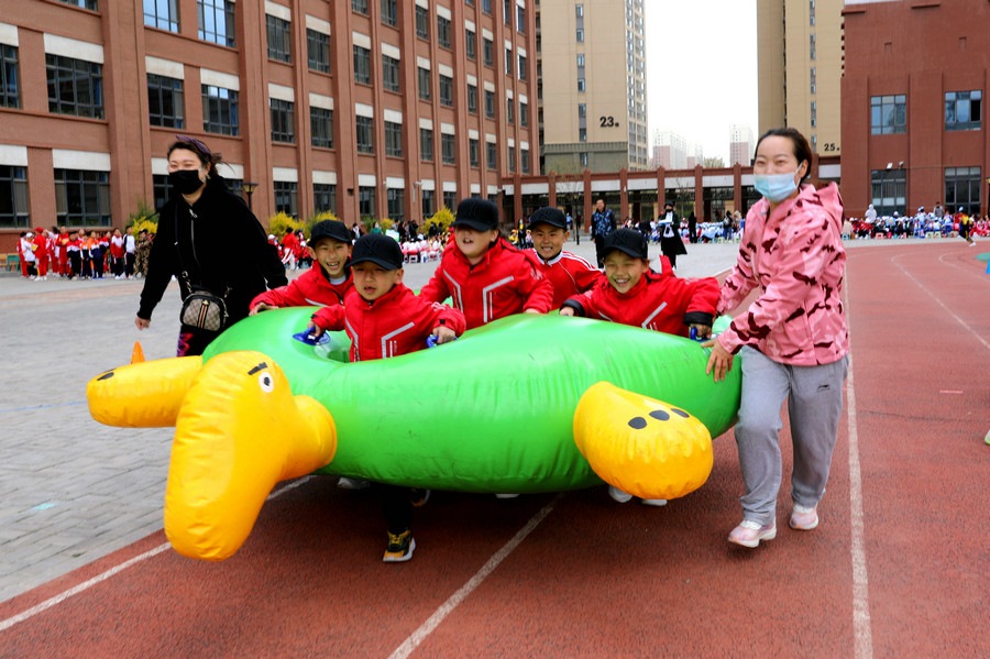 呼和浩特:快樂運動逐夢想 陽光少年展風(fēng)采