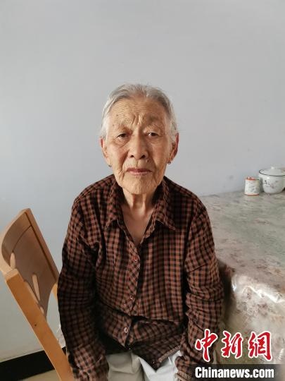 薩仁托婭拍攝的“草原母親”。　薩仁托婭供圖