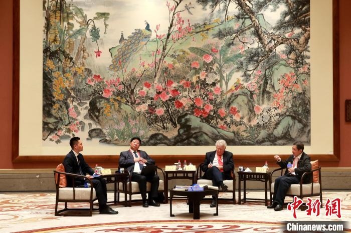 9月27日，尼山世界文明論壇在曲阜舉行，圖為該論壇的“高端訪談”活動(dòng)?！×籂?攝