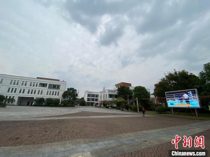 寧波市第二少年兒童業(yè)余體育學(xué)校?！×植?攝