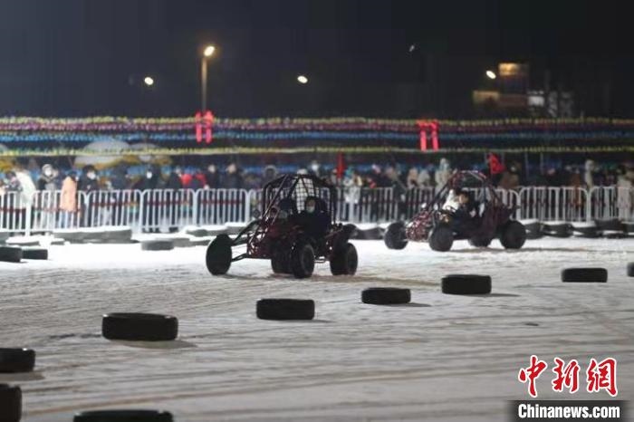 來吧，一起體驗雪地越野車的刺激吧?！∮诤Ｑ?攝