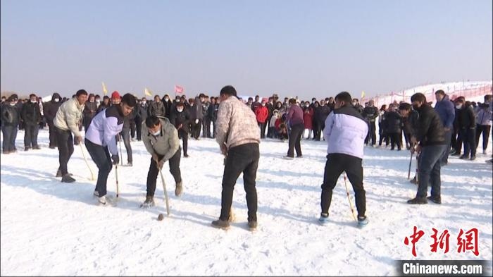 帕普孜球場，激烈角逐?！“统h融媒體中心供圖