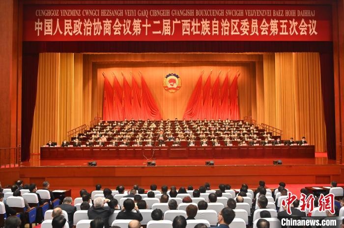 圖為大會(huì)閉幕?！∮峋?攝