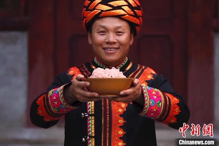 圖為“暢饗云宴”巧手年菜系列短視頻截圖?！『h(yuǎn)航 攝