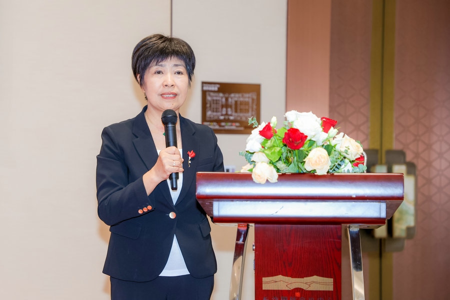 中國(guó)乳制品工業(yè)協(xié)會(huì)常務(wù)副理事長(zhǎng)兼秘書長(zhǎng)劉美菊致辭.jpg