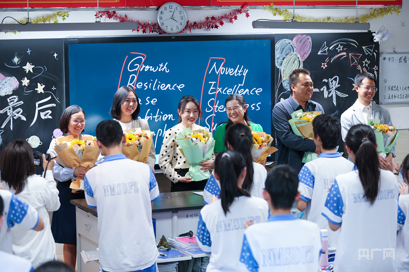 1749110518678482.jpg 18e8bc41edc87174909058314424580811.jpg