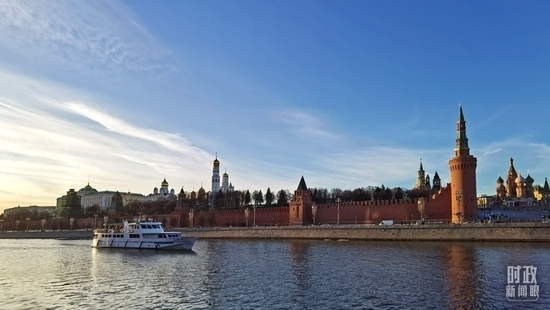 △坐落在莫斯科河畔的克里姆林宮。（總臺央視記者郭鴻拍攝）