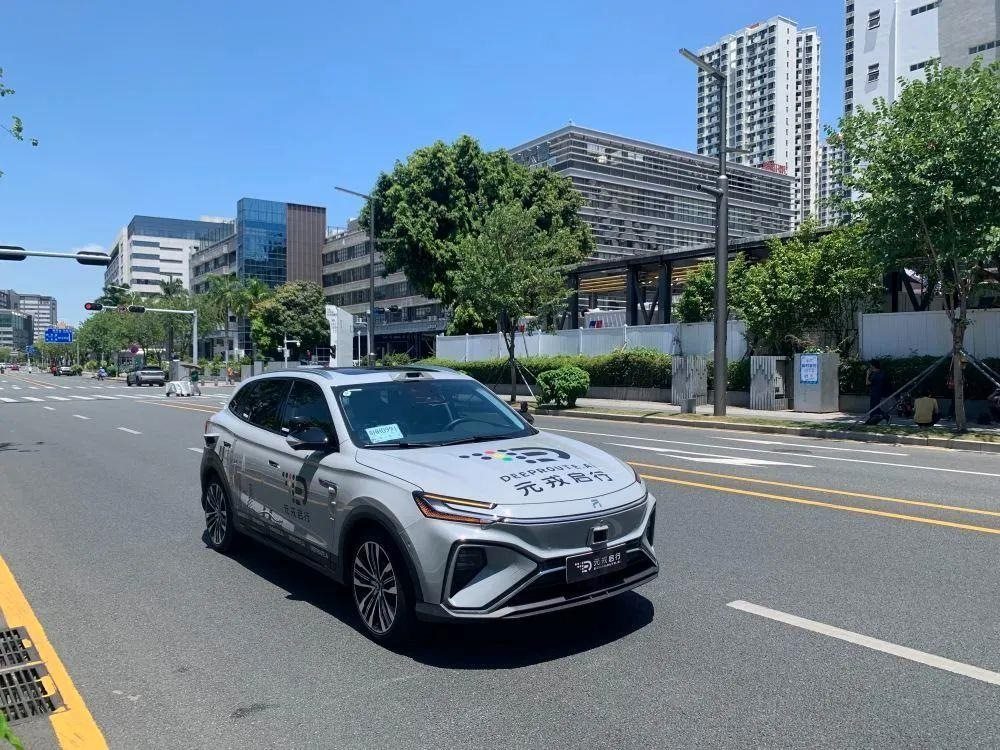 △自動駕駛汽車在河套深港科技創(chuàng)新合作區(qū)開展道路測試。