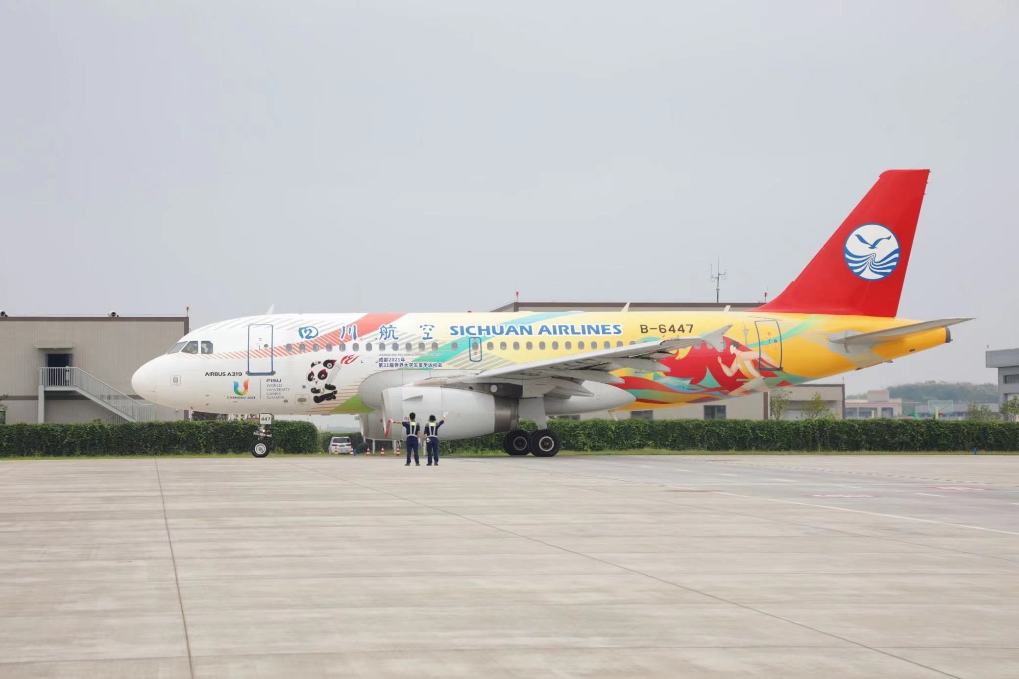 “大運(yùn)號(hào)”主題彩繪飛機(jī)。 圖片來(lái)源：成都大運(yùn)會(huì)執(zhí)委會(huì) 趙汪洋攝