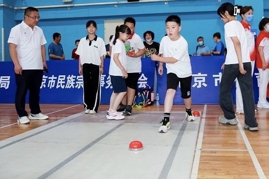 冰蹴球比賽場(chǎng)景。賽事主辦方供圖