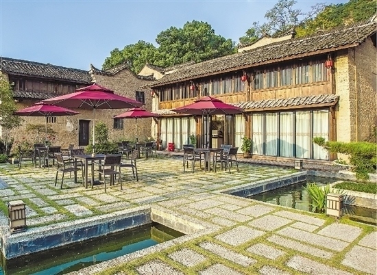 整治后的蓮都區(qū)下南山村催生眾多新業(yè)態(tài)。 當?shù)毓﹫D