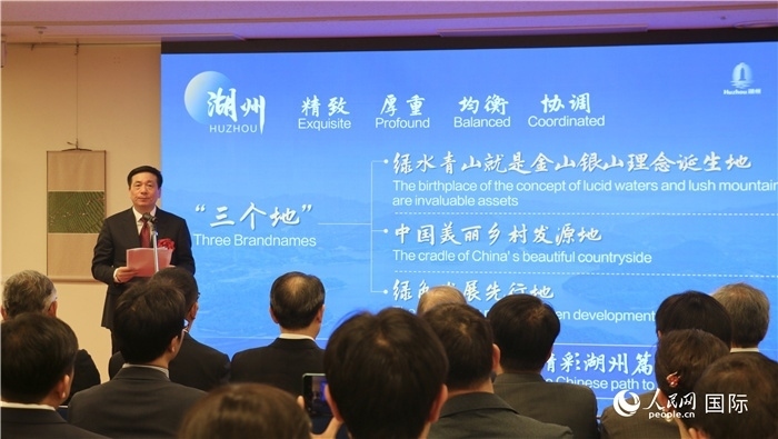 湖州市委書記陳浩介紹湖州市總體情況。（人民網(wǎng) 許可攝）