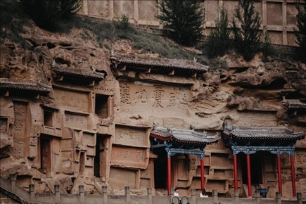 外國(guó)博主邂逅“塞上碑林”紅石峽 讀懂崖壁上的“榆林史詩”_fororder_圖片32