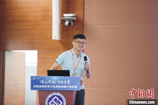 選手進(jìn)行路演。楊華峰 攝