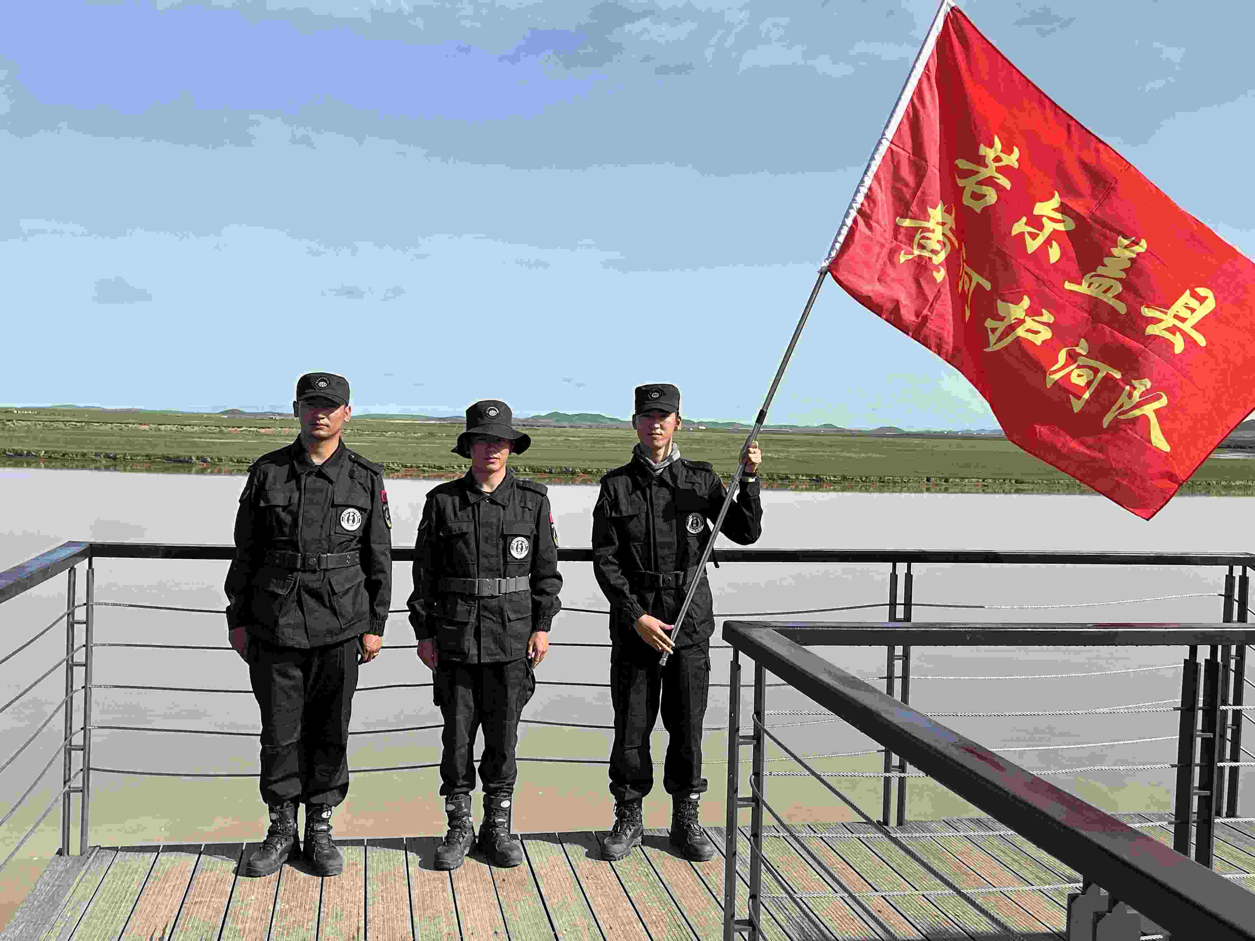 若爾蓋縣黃河護河隊。人民網(wǎng) 周靜圓攝