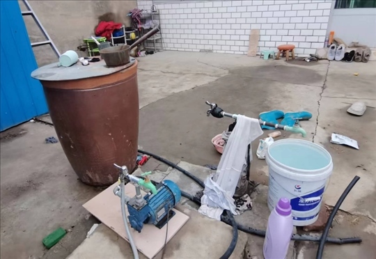 用來抽水的增壓泵。 人民網(wǎng)記者 金慧慧攝