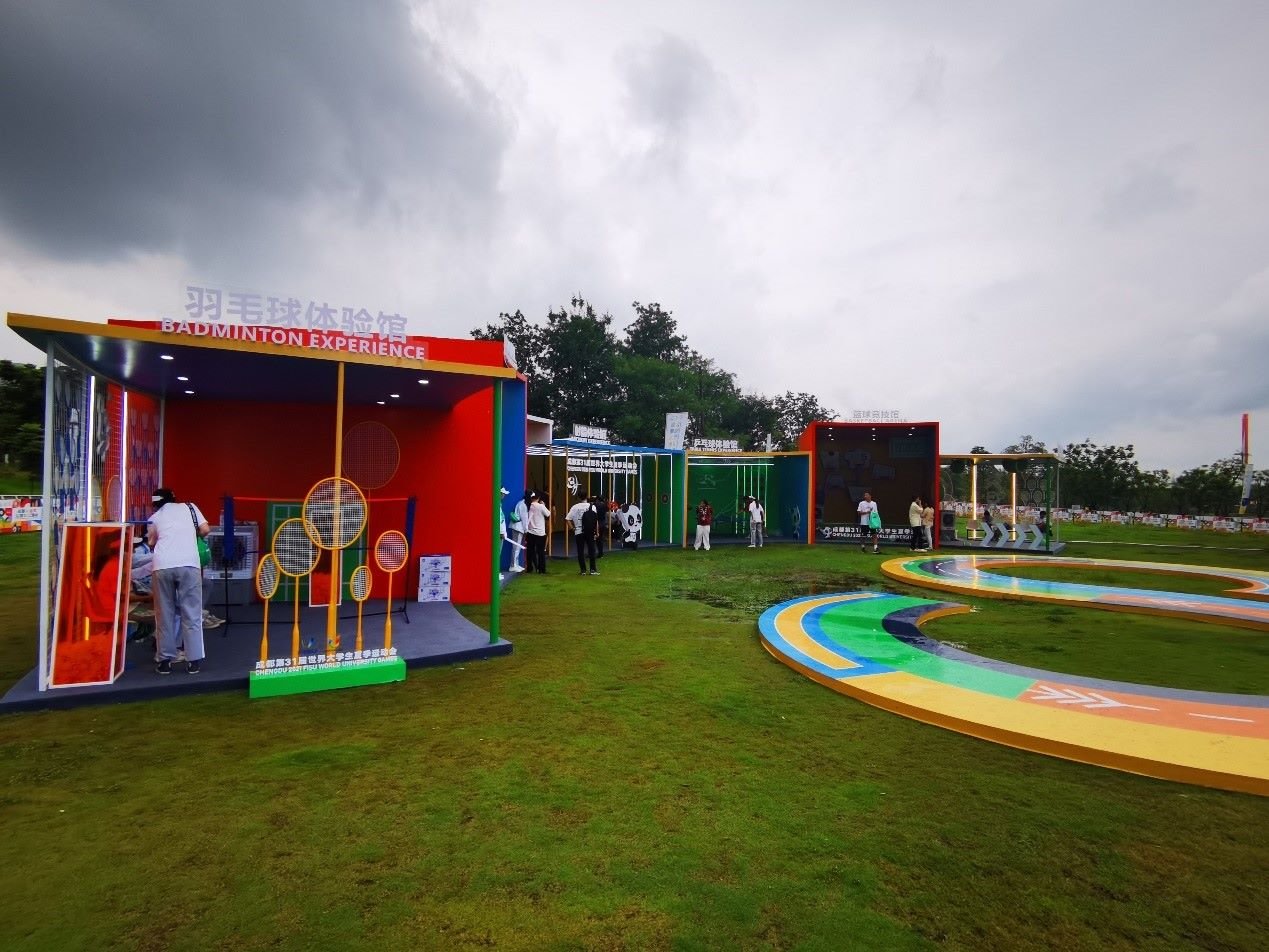 公園文化活動(dòng)內(nèi)各類(lèi)體育項(xiàng)目體驗(yàn)區(qū)。 人民網(wǎng)記者 楊磊攝