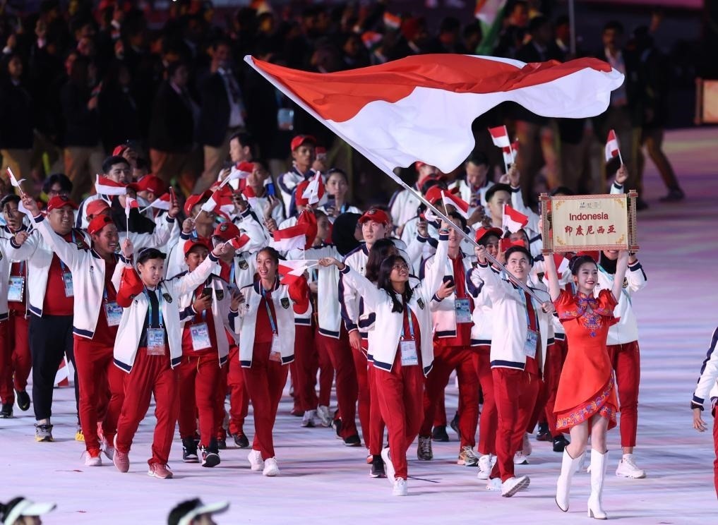 7月28日，印度尼西亞大學(xué)生體育代表團(tuán)在開幕式上入場。新華社記者張麗蕓攝