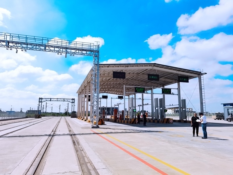 中歐班列（沈陽）集結(jié)中心貨運(yùn)通道。人民網(wǎng)記者 栗翹楚攝