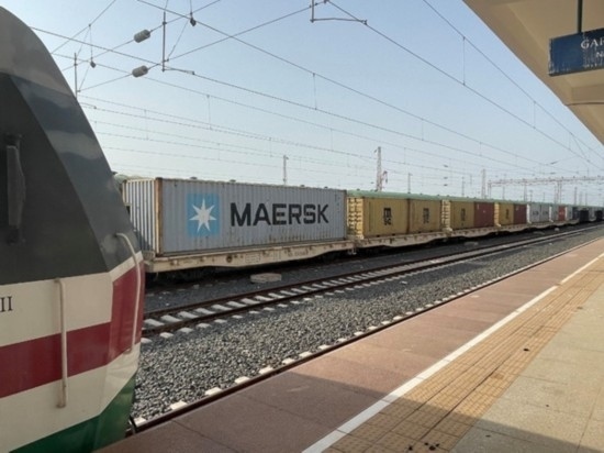 亞吉鐵路吉布提那噶德車站的貨運車廂。人民網(wǎng)記者 趙艷紅攝