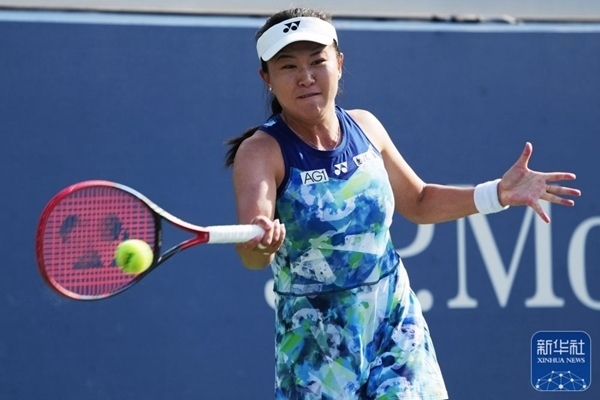 朱琳在比賽中回球。新華社記者 劉杰 攝