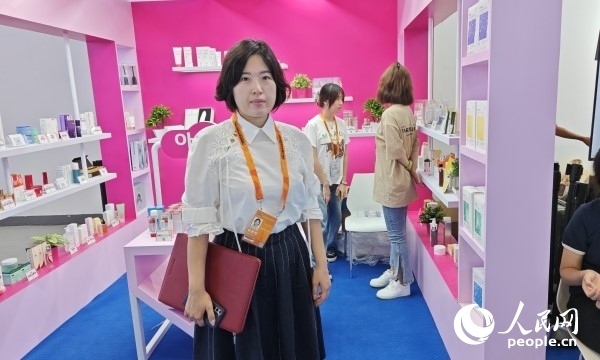 9月3日，韓國駐華大使館經(jīng)濟部參贊金至凰接受人民網(wǎng)記者采訪。人民網(wǎng)記者 趙雯博攝