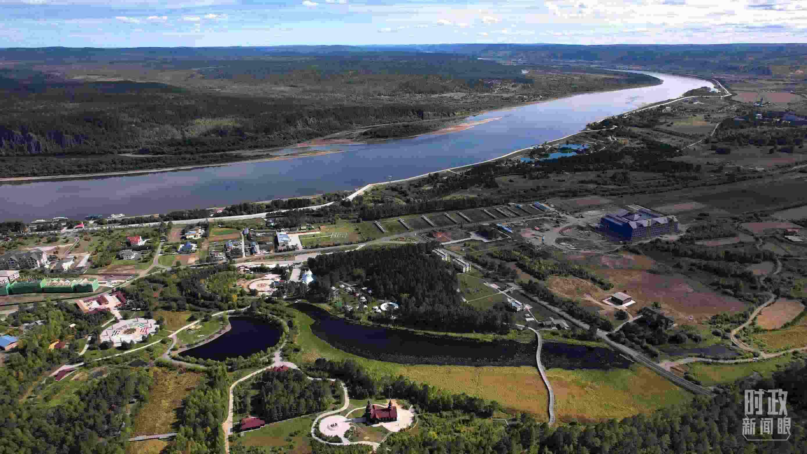△北極村北邊是中俄界江黑龍江。（總臺國廣記者李晉拍攝）