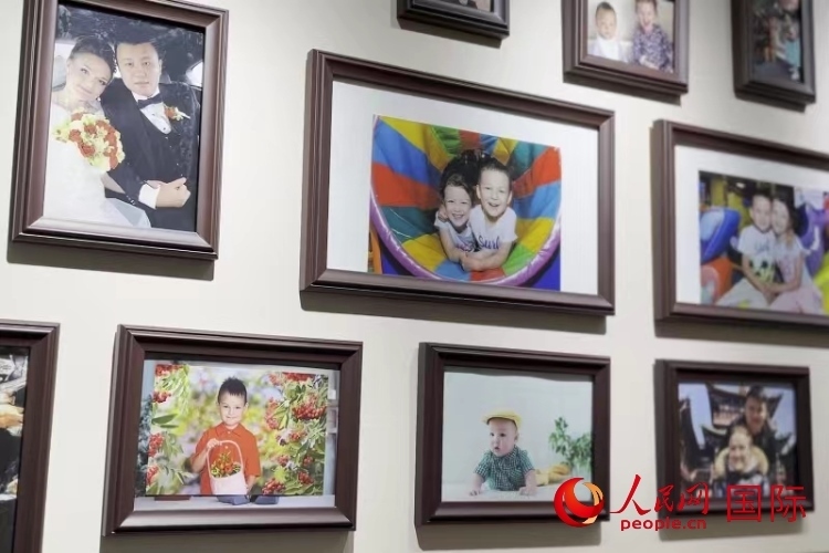 照片墻記錄每個幸福的瞬間。 人民網 皇甫萬里攝