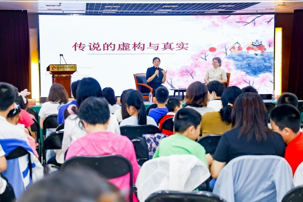 經(jīng)典閱讀進(jìn)社區(qū)——十月少年文學(xué)創(chuàng)享會(huì)走進(jìn)裕中東里。主辦方供圖