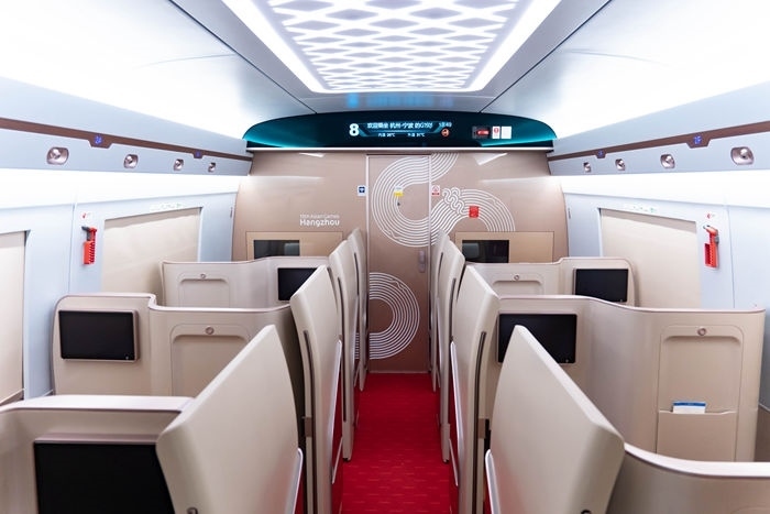 復(fù)興號(hào)亞運(yùn)智能動(dòng)車(chē)組列車(chē)。上海鐵路局融媒體中心供圖