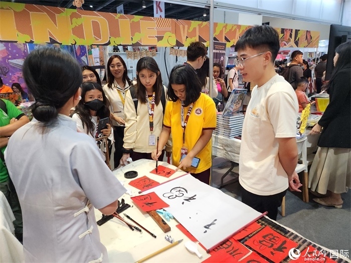 中國圖書展亮相第43屆菲律賓馬尼拉國際書展。人民網(wǎng)記者 樊帆攝