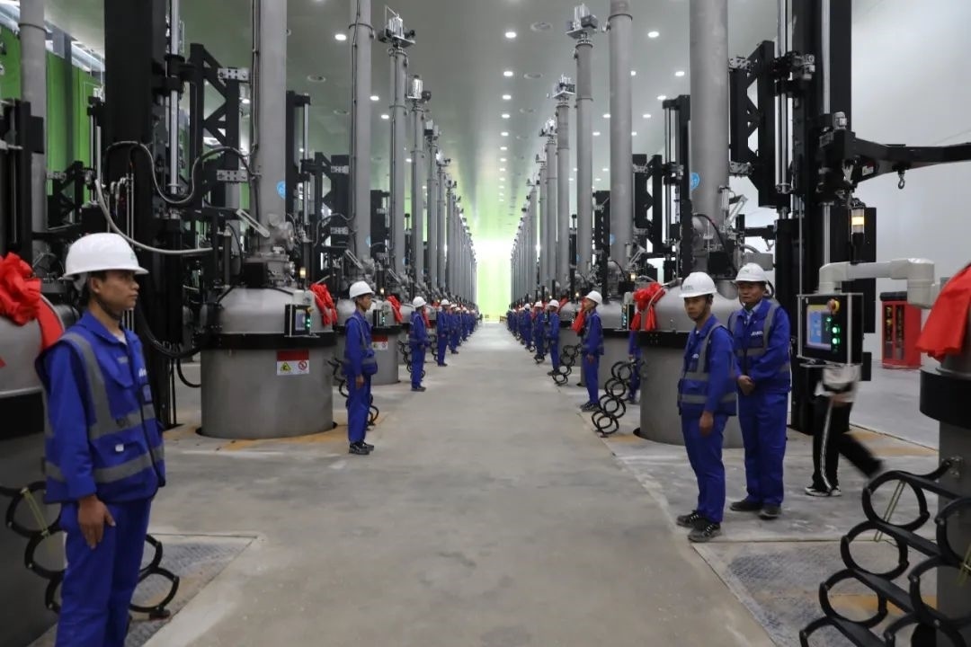 晶科能源二期20GW拉棒切方項目投產現場。南川工業(yè)園區(qū)管委會供圖