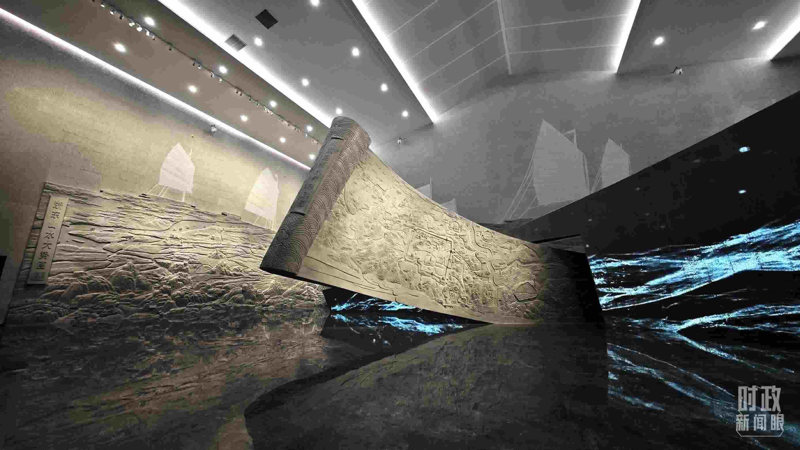 △博物館內的《浙東運河水利形勝圖》《浙東山水大勢圖》浮雕。（總臺央視記者彭漢明拍攝）