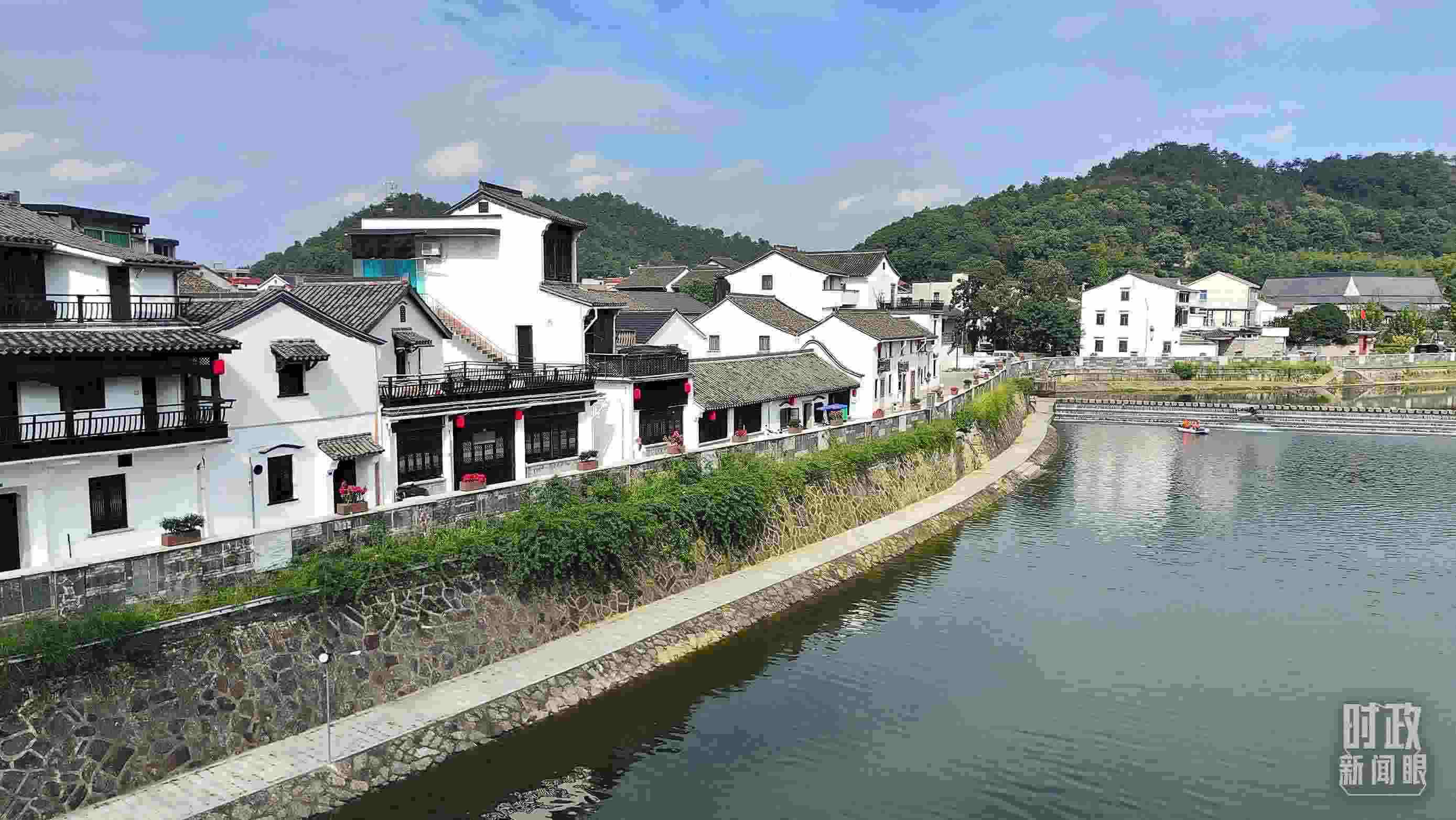 △“楓橋經(jīng)驗(yàn)”發(fā)源地諸暨市楓橋鎮(zhèn)。（總臺央視記者楊立峰拍攝）