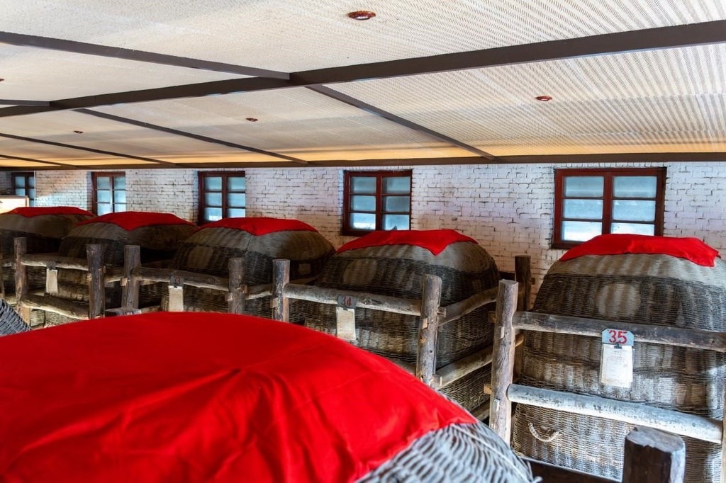 西鳳酒“酒?！辟A存庫(kù) 王哲攝