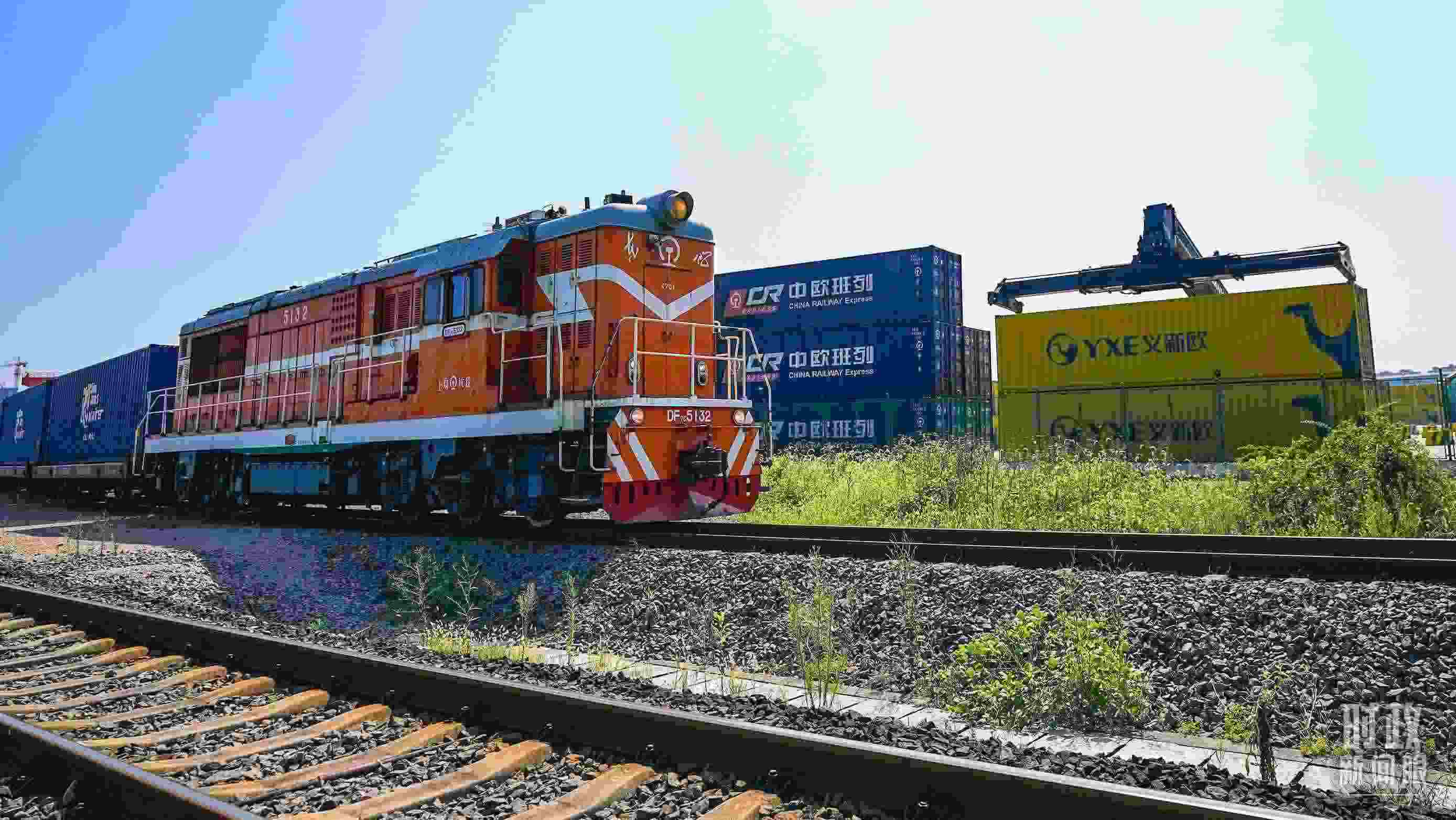 △“義新歐”中歐班列。（總臺(tái)國(guó)廣記者李晉拍攝）