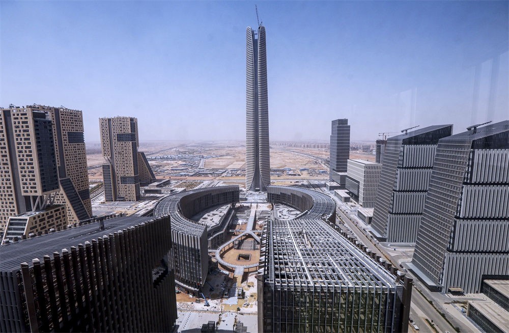 這是在埃及開羅以東拍攝的建設中的新行政首都中央商務區(qū)（9月11日攝）。新華社發(fā)（艾哈邁德·戈馬攝）