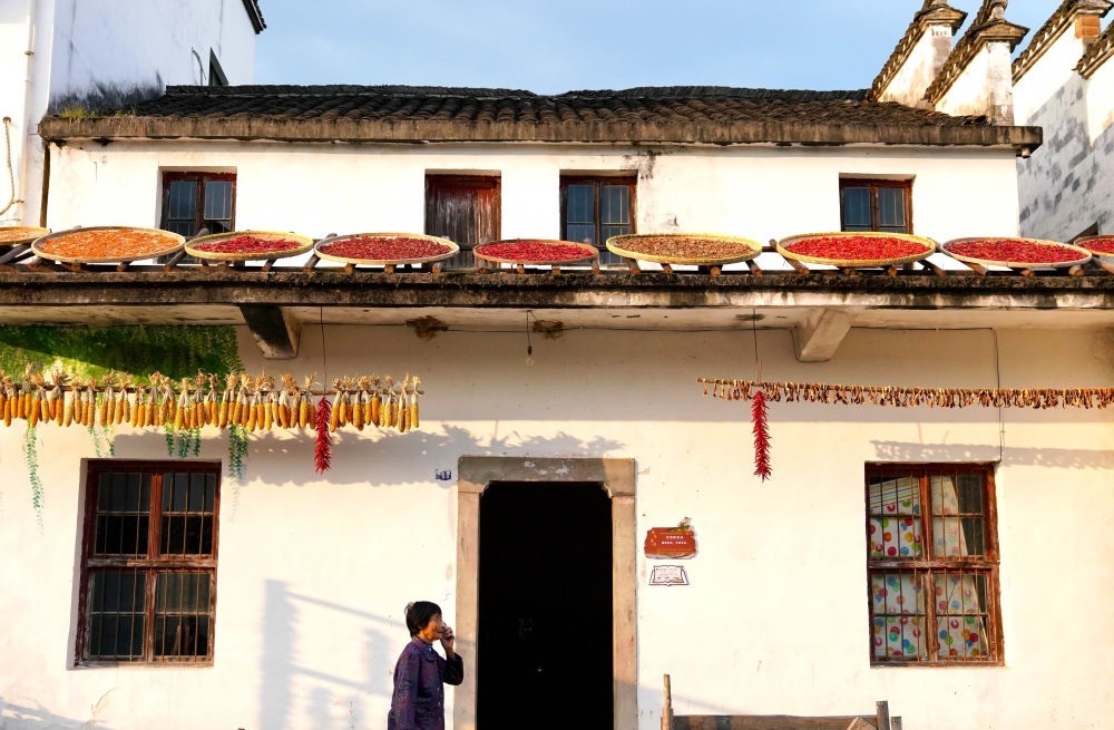 婺源縣王村石門自然村一角（2023年10月11日攝）。