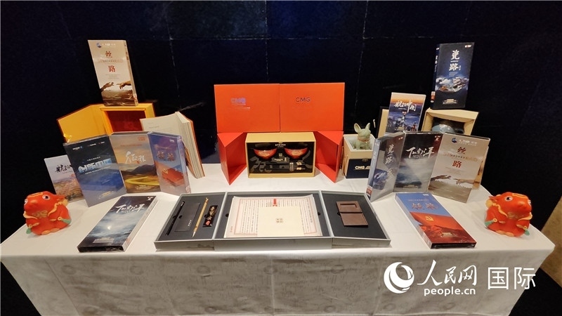 中央廣播電視總臺精品節(jié)目及文創(chuàng)產(chǎn)品展臺。人民網(wǎng) 蔣曉辰攝