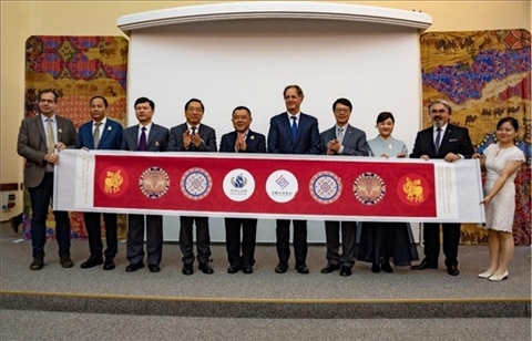 “絲路綺粲—中國絲綢藝術(shù)展”開幕式在匈牙利首都布達(dá)佩斯舉行。布達(dá)佩斯中國文化中心供圖