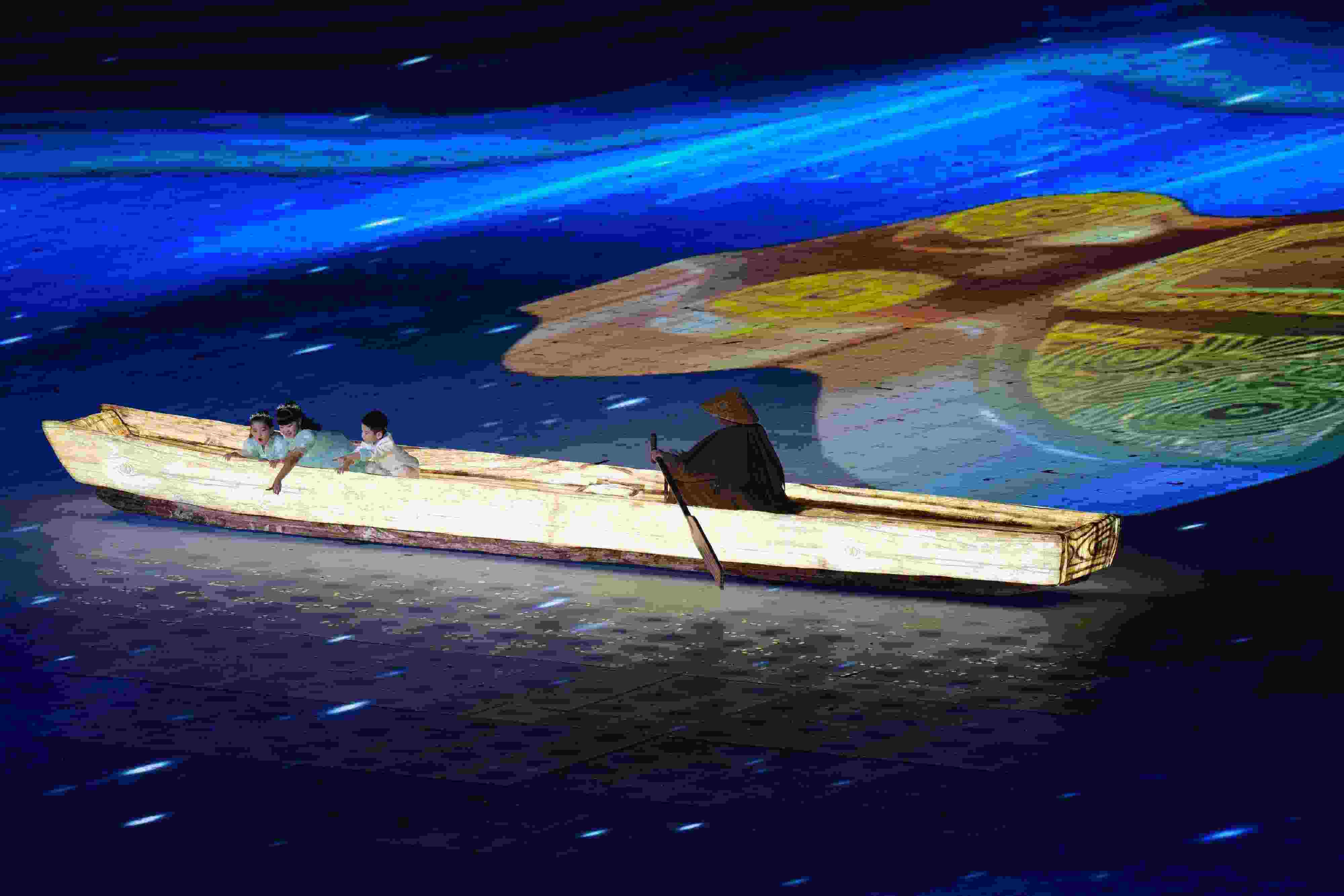 △2023年10月28日，杭州亞殘運會閉幕式上的“中華第一舟”。