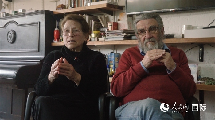 艾麗西亞·奧夫雷貢（左）和馬里奧·帕佐斯接受人民網(wǎng)專訪。人民網(wǎng)記者 張若涵攝