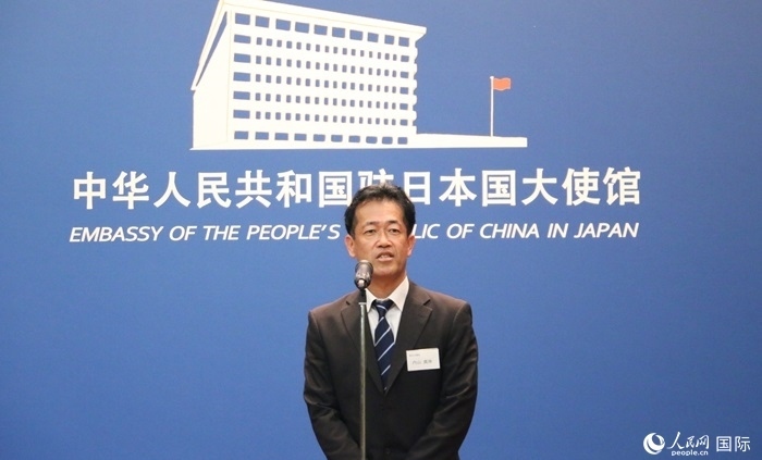 導(dǎo)師代表、東京大學(xué)教授內(nèi)山真伸發(fā)表致辭。人民網(wǎng) 許可攝