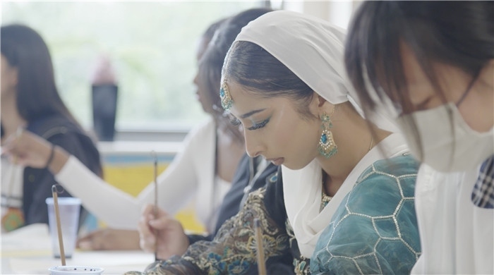 學生學習中國書法。帕特里克·謝德-西蒙茲攝