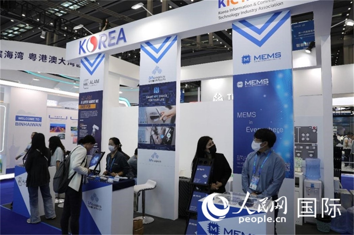 第二十五屆中國國際高新技術(shù)成果交易會(huì)15日在深圳開幕，圖為韓國企業(yè)展臺(tái)（人民網(wǎng)記者 魯揚(yáng)攝）