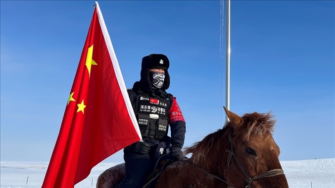 呼倫貝爾陳巴爾虎旗公安局副局長石永志。人民網(wǎng)記者 張敏穎攝