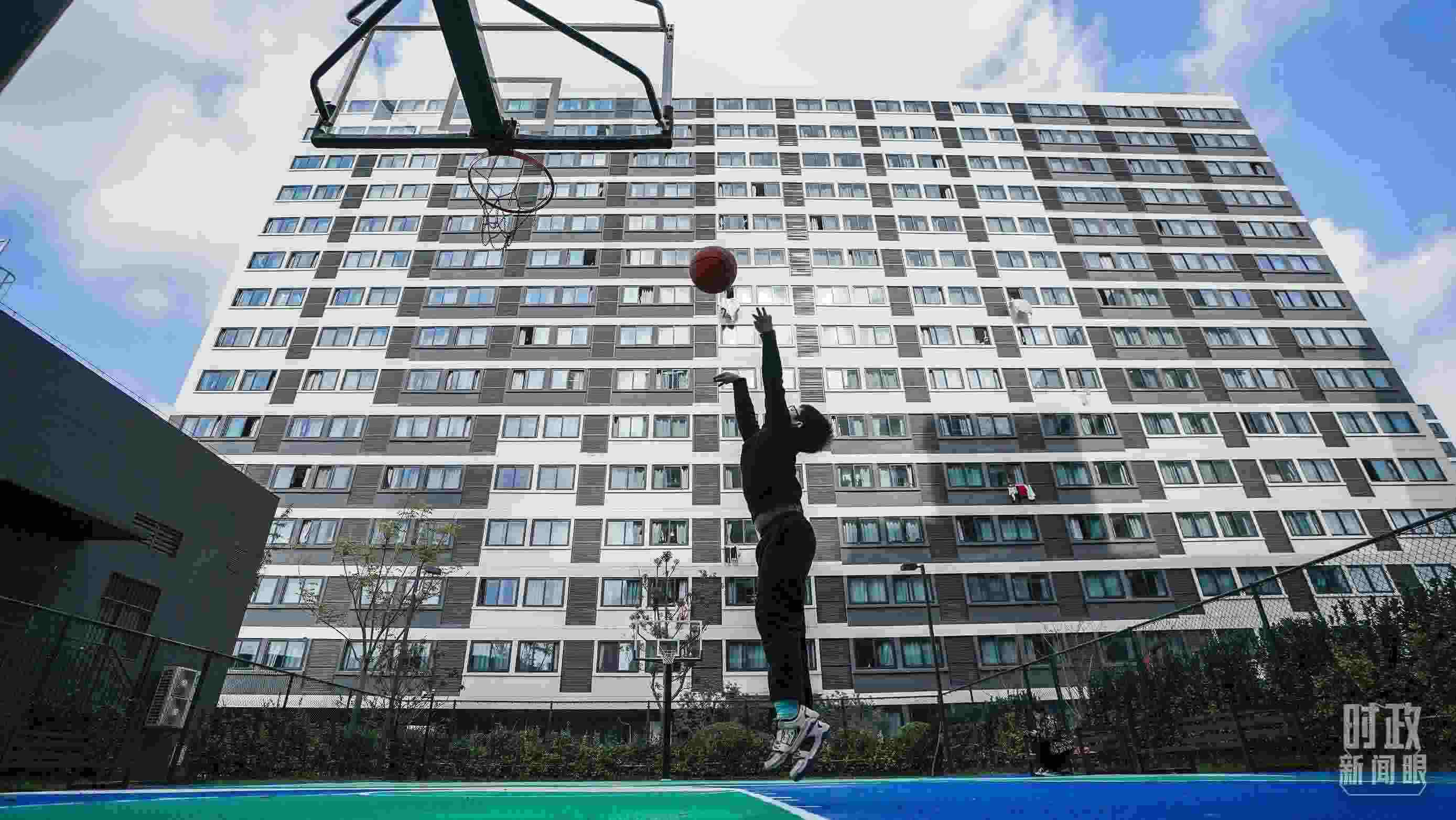 △上海市閔行區(qū)新時代城市建設者管理者之家。（總臺國廣記者李晉拍攝）