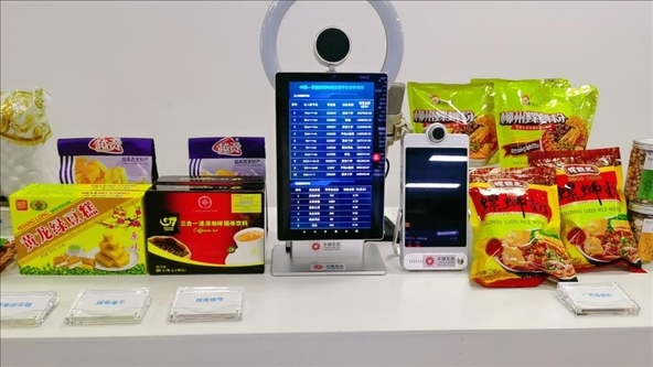 △中國(guó)—東盟國(guó)家跨境電商熱銷(xiāo)商品（總臺(tái)央視記者姚瑤拍攝）