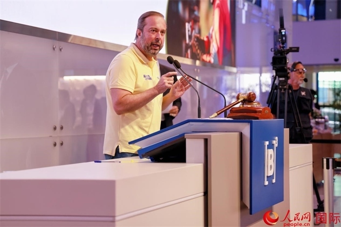 巴西礦產(chǎn)和能源部部長亞歷山大·西爾維拉發(fā)表致辭。人民網(wǎng)記者 宋亦然攝