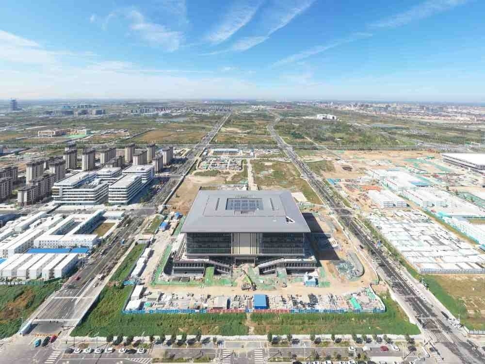 這是雄安新區(qū)大學(xué)園圖書館（2023年10月1日攝，無人機(jī)照片）。新華社記者 朱旭東 攝
